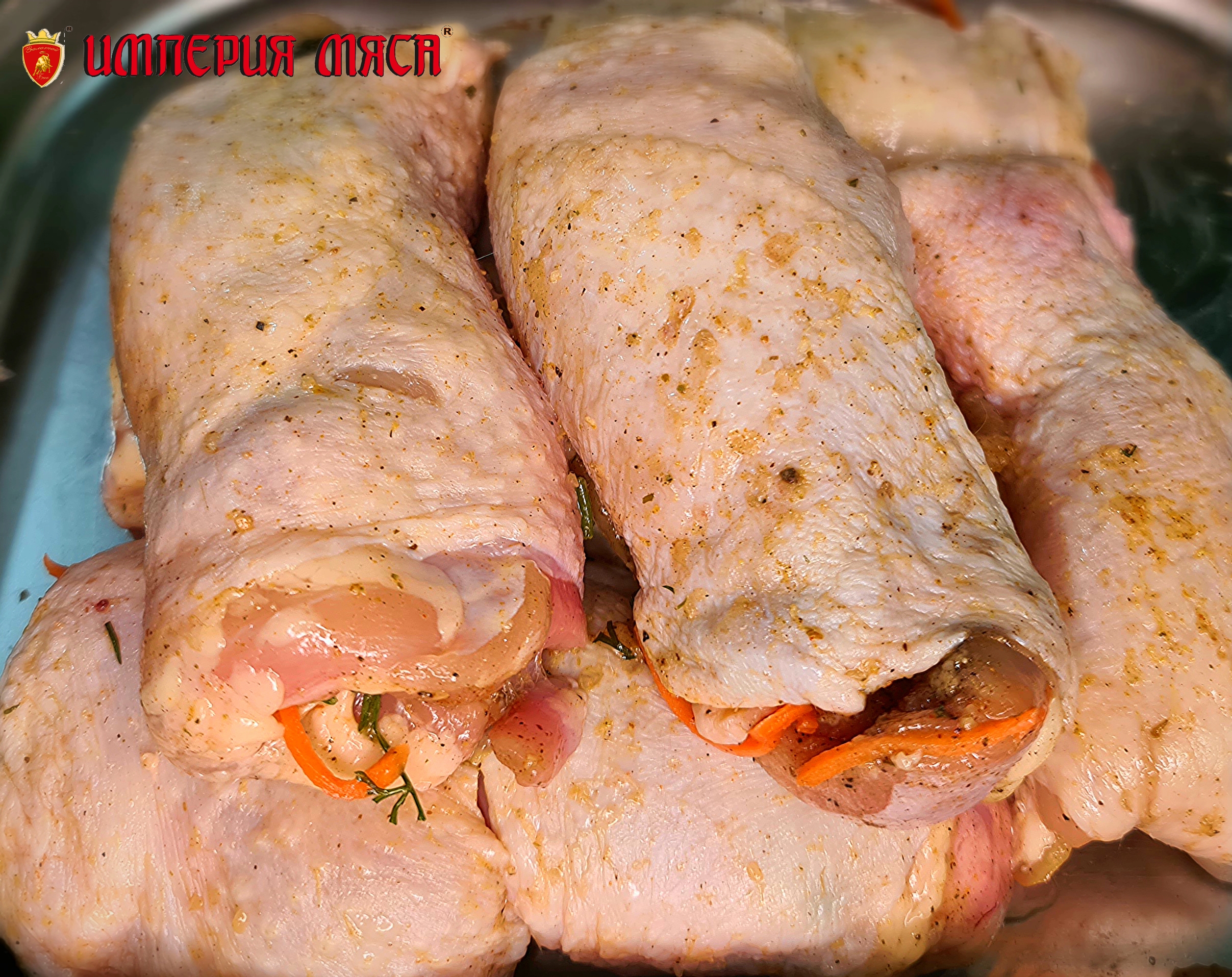 рулет куриный с корейской морковью сырой